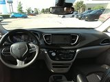 Used 2023 Chrysler Pacifica Touring-L image 3