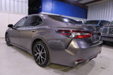 Used 2022 Toyota Camry SE image 3
