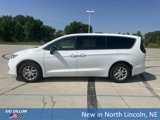 New 2025 Chrysler Pacifica Select image 2