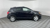 Used 2022 Chevrolet Trax LT w/ LT Convenience Package image 3