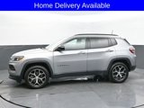 Used 2024 Jeep Compass Latitude image 2