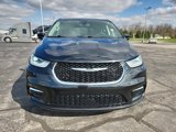 Used 2023 Chrysler Pacifica Touring-L image 3
