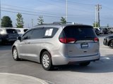 Used 2017 Chrysler Pacifica Touring-L image 5
