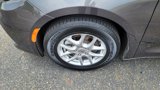 Used 2023 Chrysler Pacifica Touring-L image 6