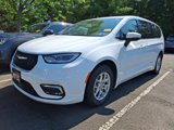 Used 2023 Chrysler Pacifica Touring-L image 2