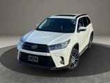 Used 2017 Toyota Highlander SE image 2