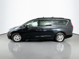 Used 2022 Chrysler Pacifica Touring-L image 4