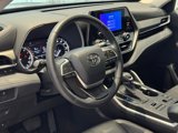 Used 2023 Toyota Highlander XLE image 4