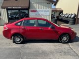 Used 2010 Ford Focus SE image 2