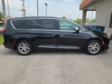 Used 2018 Chrysler Pacifica Limited image 2