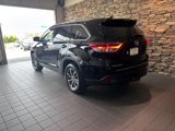 Used 2018 Toyota Highlander XLE image 2