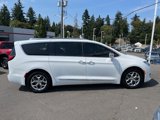 Used 2019 Chrysler Pacifica Limited image 3