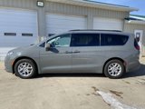 Used 2022 Chrysler Pacifica Touring-L image 4