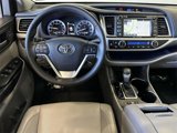 Used 2017 Toyota Highlander AWD V6 image 4
