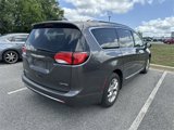 Used 2017 Chrysler Pacifica Limited image 4
