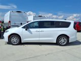 New 2025 Chrysler Pacifica Select image 2
