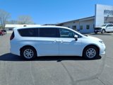 Used 2023 Chrysler Pacifica Touring-L image 2
