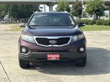 Used 2011 Kia Sorento LX w/ Convenience Pkg image 2