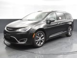 Used 2017 Chrysler Pacifica Limited image 2
