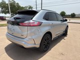Used 2022 Ford Edge SE w/ Black Appearance Package image 4
