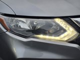Used 2018 Nissan Rogue SV image 3