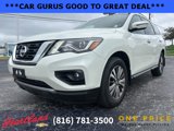 Used 2019 Nissan Pathfinder SV image 2