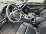 Certified 2024 Porsche Macan image 4