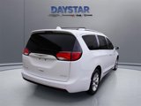 Used 2020 Chrysler Pacifica Limited image 3