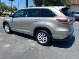 Used 2016 Toyota Highlander LE image 4