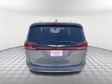 Used 2022 Chrysler Pacifica Touring-L image 4