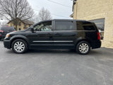 Used 2016 Chrysler Town & Country Touring image 2