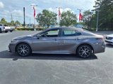 Used 2022 Toyota Camry SE image 3