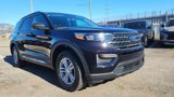 Used 2022 Ford Explorer XLT image 2