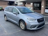 Used 2021 Chrysler Pacifica Touring-L image 2