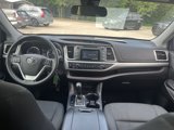 Used 2019 Toyota Highlander LE w/ Phone Cable & Charge Package image 4