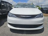 Used 2017 Chrysler Pacifica Touring image 2