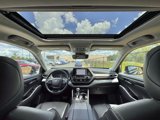 Used 2021 Toyota Highlander XLE image 3