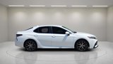 Used 2022 Toyota Camry SE image 2