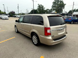 Used 2015 Chrysler Town & Country Touring image 4