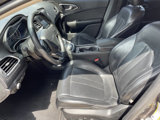 Used 2015 Chrysler 200 Limited w/ Convenience Group image 4