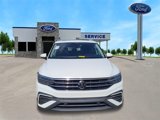 Used 2022 Volkswagen Tiguan SE w/ Panoramic Sunroof Package image 3