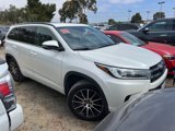 Used 2018 Toyota Highlander SE image 2