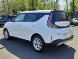 Used 2023 Kia Soul LX w/ LX Technology Package image 4