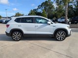 Used 2024 Volkswagen Taos SE image 2
