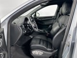 Certified 2024 Porsche Macan image 5