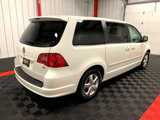 Used 2010 Volkswagen Routan SE image 4