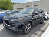 Used 2021 Toyota Highlander XLE image 3