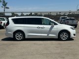 Used 2020 Chrysler Pacifica Limited image 3