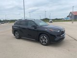 New 2025 Toyota Highlander FWD image 6