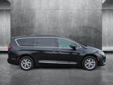 Used 2017 Chrysler Pacifica Touring-L w/ Tire & Wheel Group image 4
